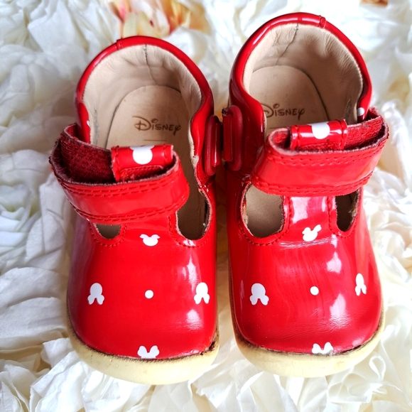 Clarks Other - Clarks x Disney Minnie Mouse rover shoes size 3.5 F